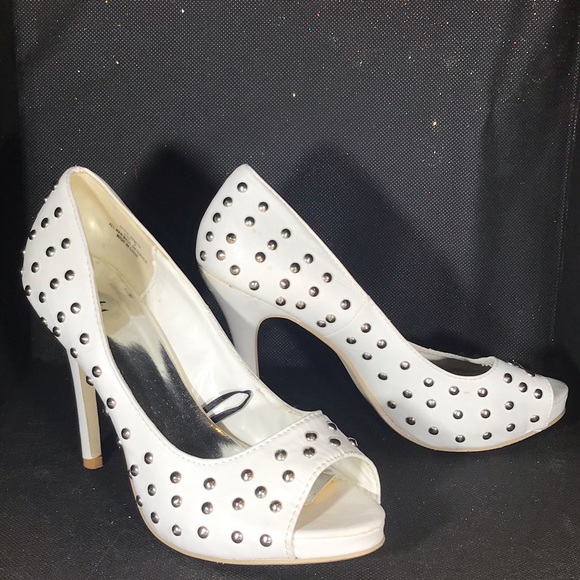 Heels - Picture 2 of 8